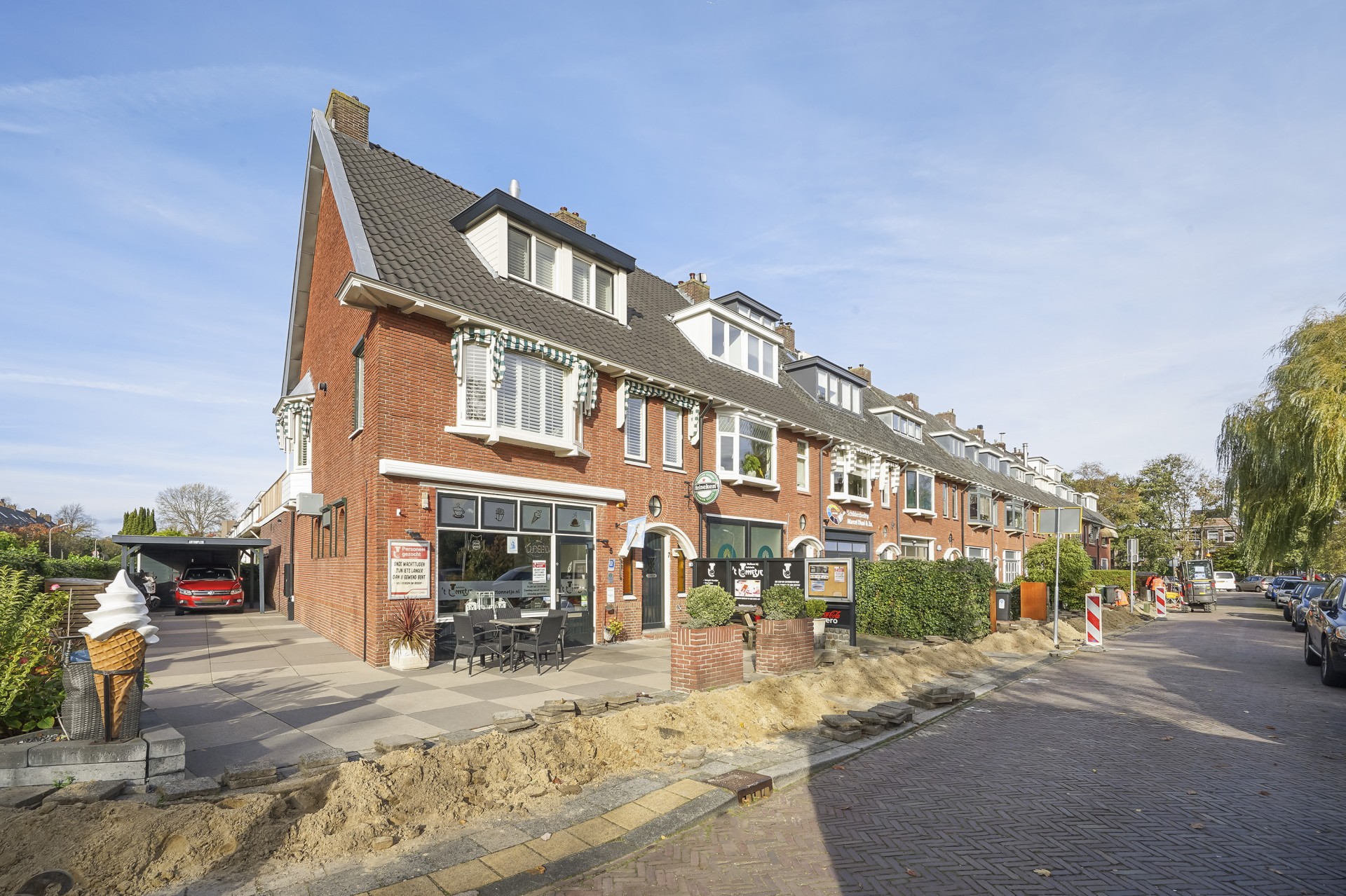 Cafetaria met Bovenwoning in Wassenaar