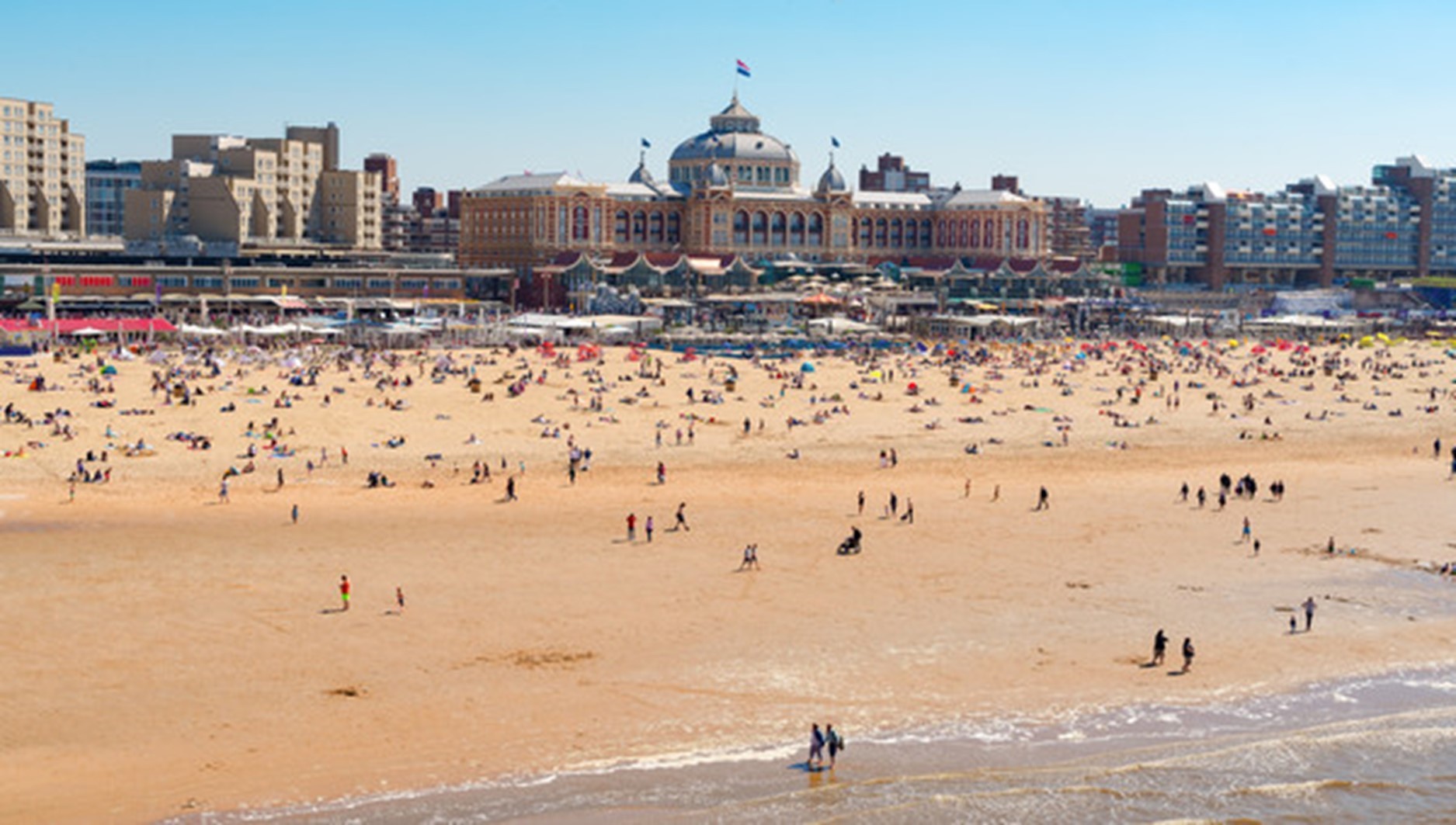 DIVERSE STRANDPAVILJOENS/ BEACHCLUBS TER OVERNAME 