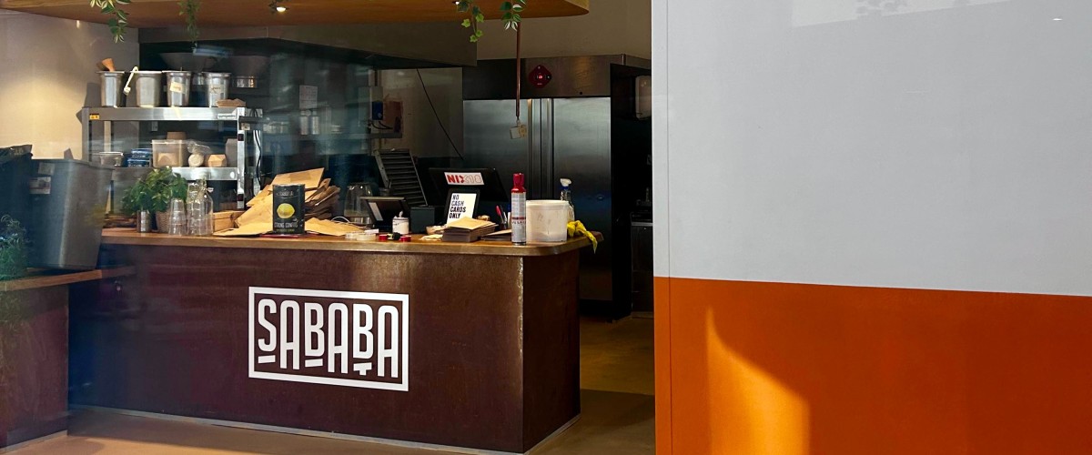 Hoeklocatie met ruim terras op de Prinsestraat met horecabestemming