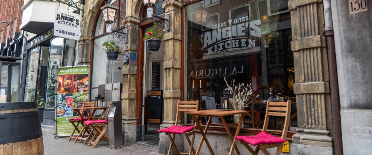 Restaurant met grote binnentuin