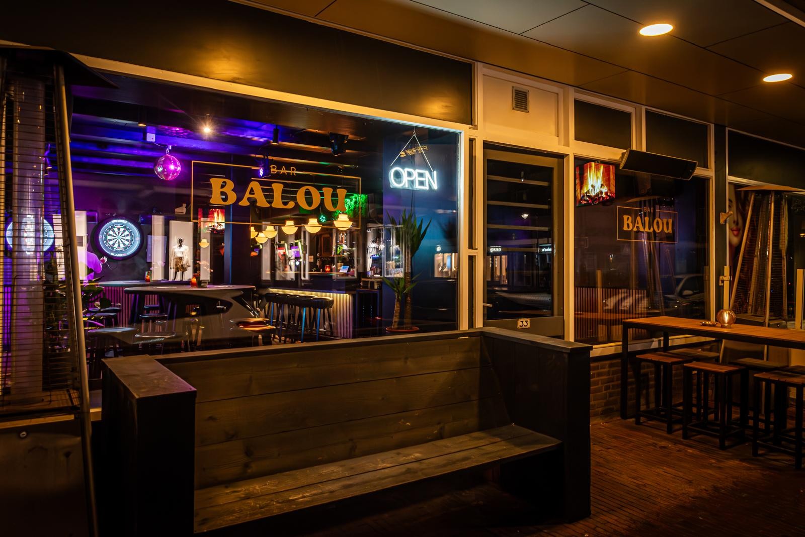 Modern Bruin Cafe in Leidschendam