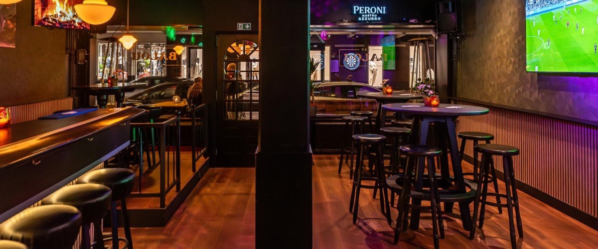 Modern Bruin Cafe in Leidschendam